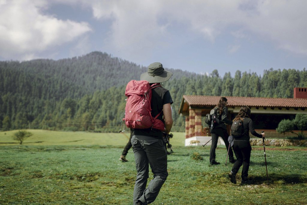 Ali Alc√°ntara - A group of hikers trekking through the picturesque natural setting of Valle de Bravo, Mexico.
