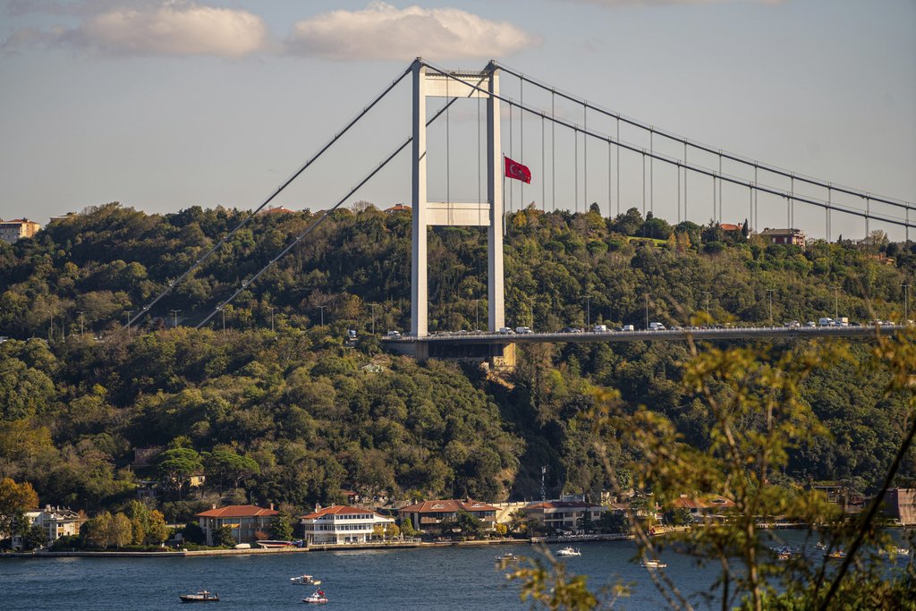 Yasir Gürbüz - View of the Fatih Sultan Mehmet Bridge spanning the Bosphorus in Istanbul, showcasing the lush surrounding landscape.