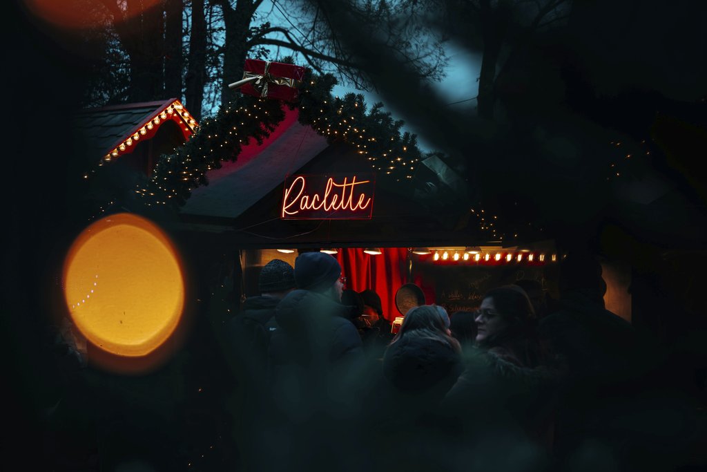 Christiyana Krüger - Experience the warm Christmas ambiance at Berlin's charming raclette market stall, perfect for winter festivities.