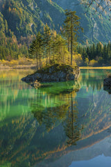 Pixabay - Stunning fall scenery of a tranquil mountain lake reflecting surrounding trees and mountains.