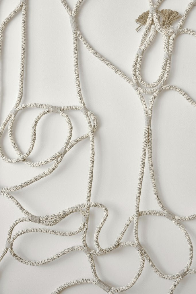 cocarinne - Intricate abstract rope patterns create a minimalist design on a white background.