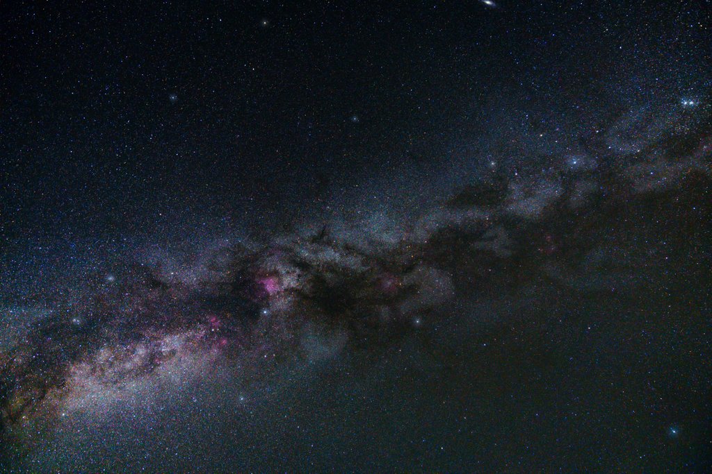 A night sky filled with lots of stars by Tiago Ferreira