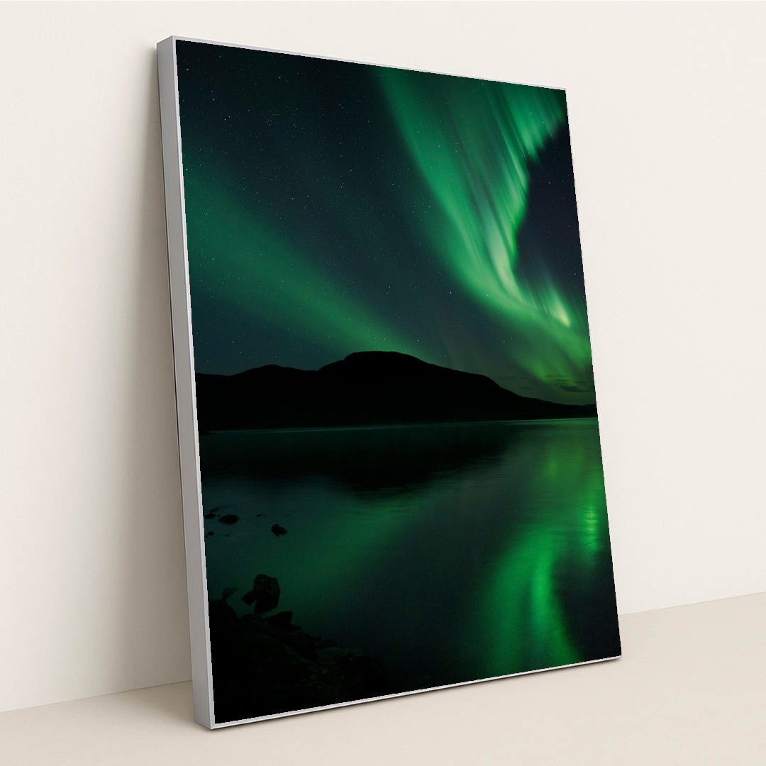 The aurora bore is reflected in the water by Christoph Nolte - Silver Frame Stretchiez