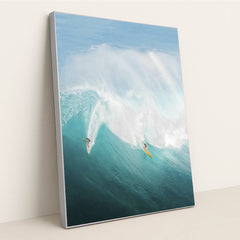 Big Wave Surfing at Waimea Bay by Jess Loiterton - Silver Frame Stretchiez