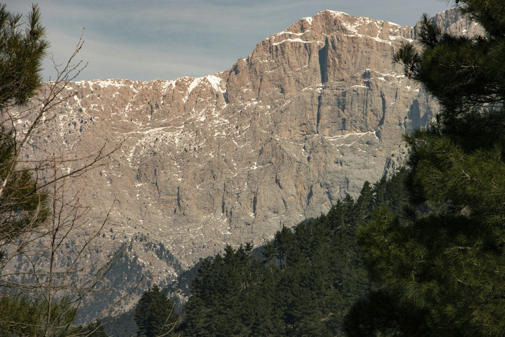emre ozqe - Stunning view of the Taurus Mountains with snowcaps and lush forest in Belemedik, Adana.