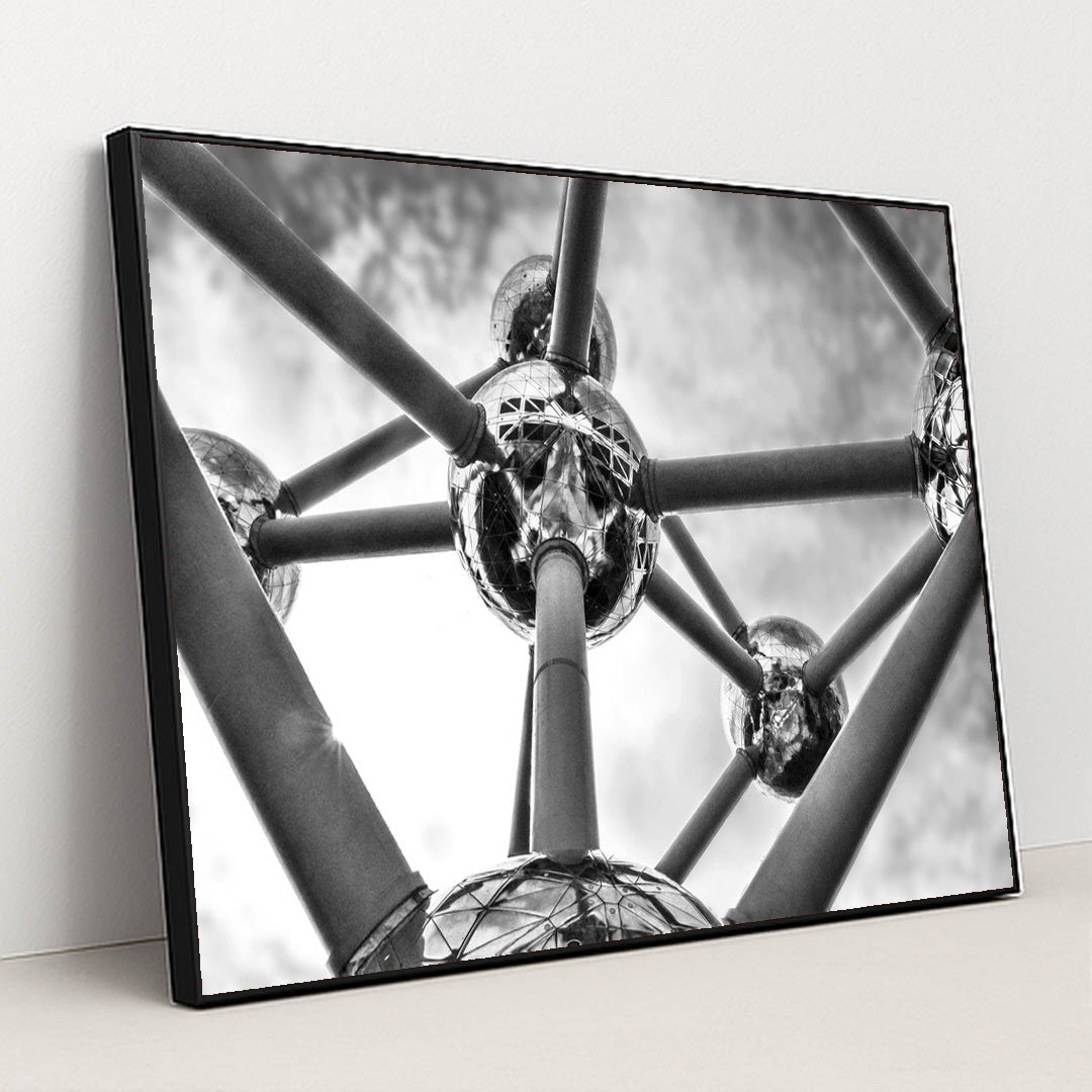 Monochrome Atomium by Enrique Hoyos - Black Frame Stretchiez