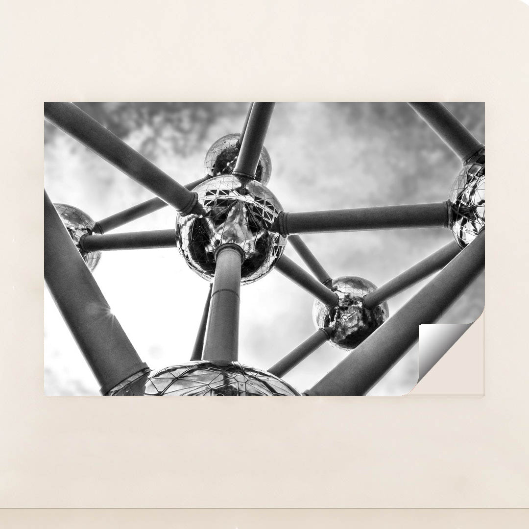 Monochrome Atomium by Enrique Hoyos - Peeliez