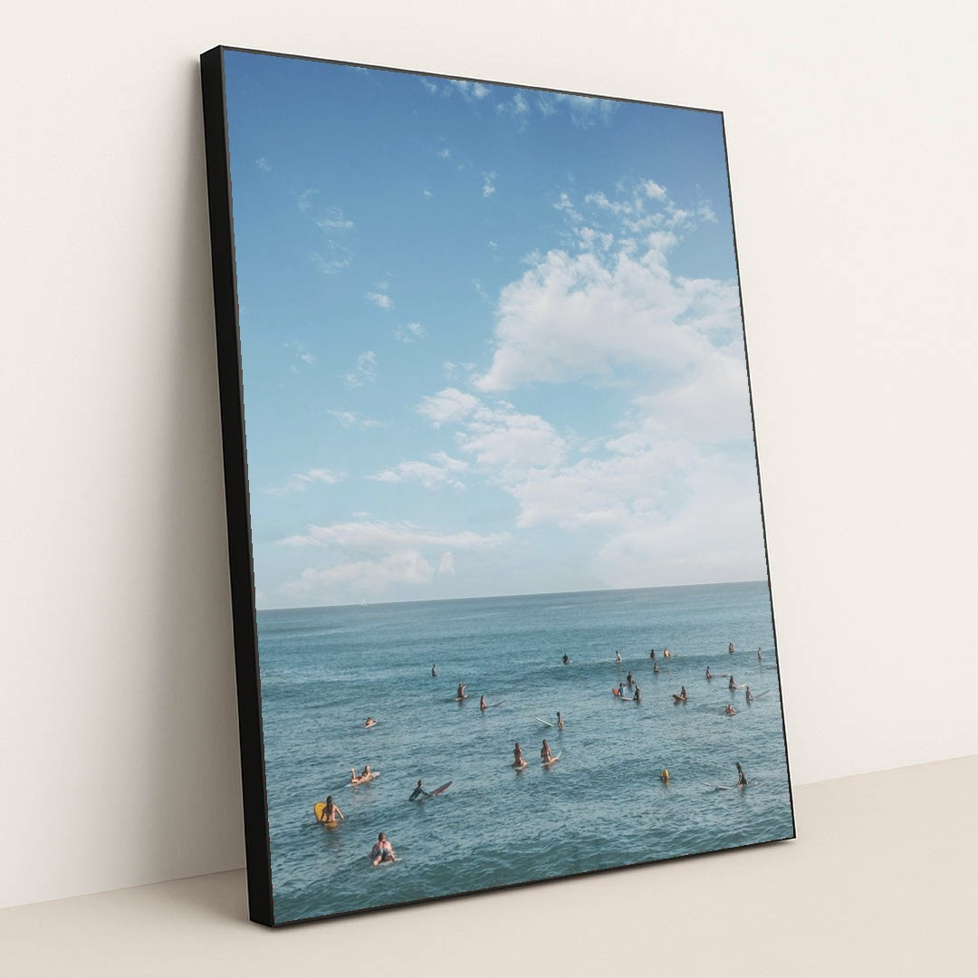 Vibrant Island Life in Honolulu by Jess Loiterton - Black Frame Stretchiez